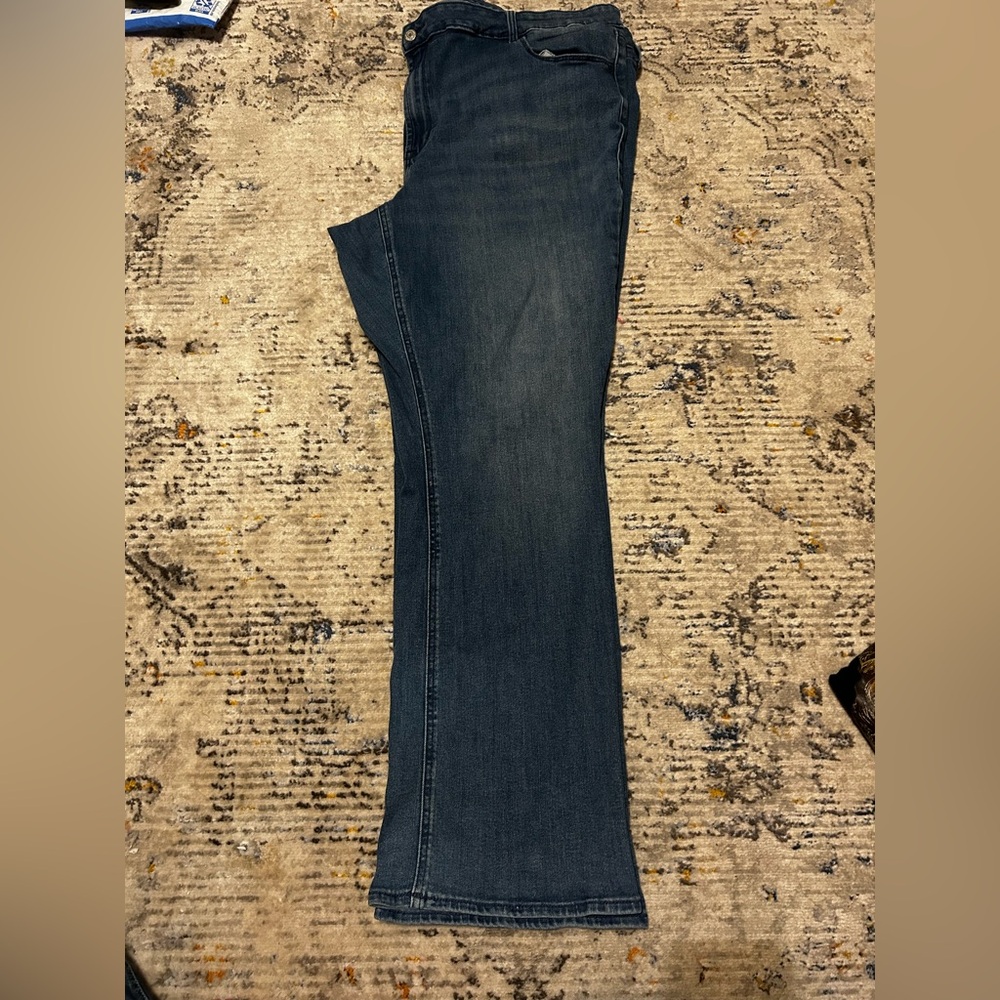 Old Navy Mid-Rise Boot-Cut Jeans in Indigo